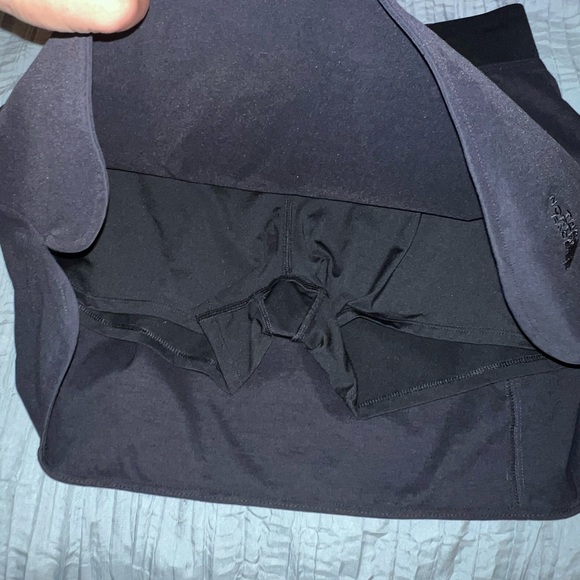 Woman’s Northface Black Skort size L NWOT - Picture 3 of 4
